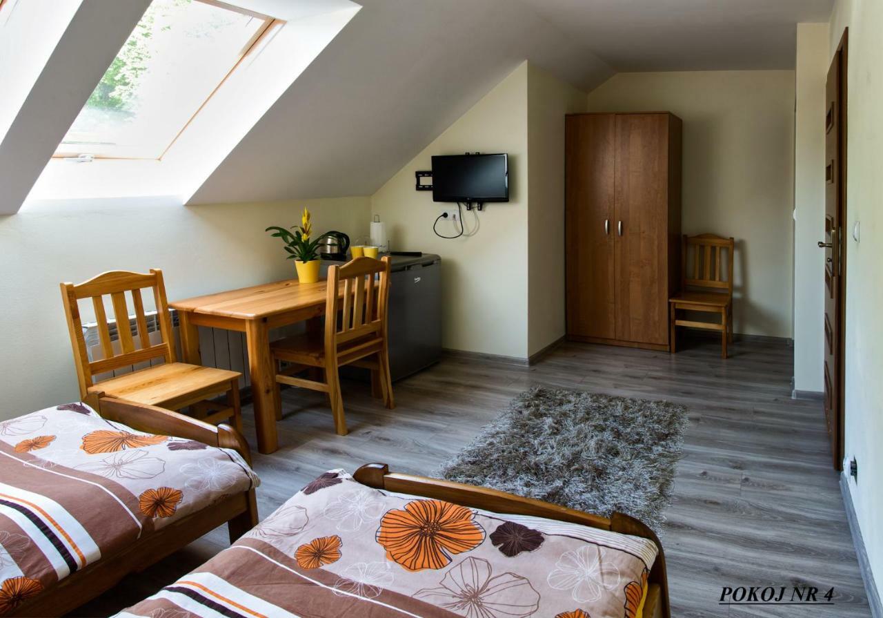 Domki I Pokoje U Borsa Lesko Exterior foto