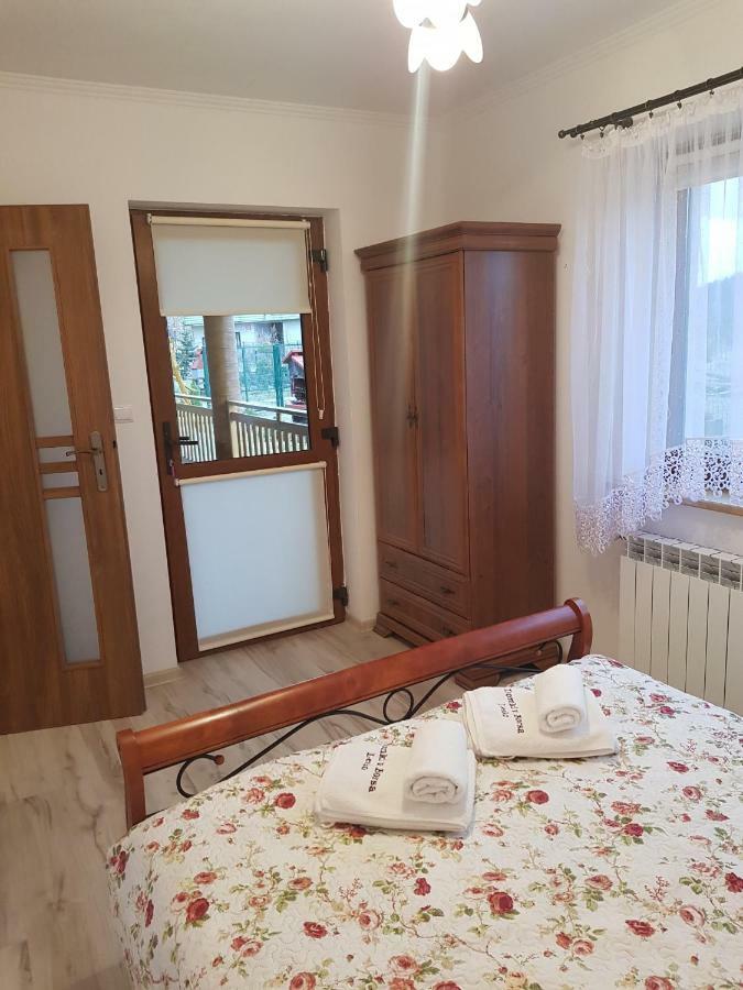 Domki I Pokoje U Borsa Lesko Exterior foto